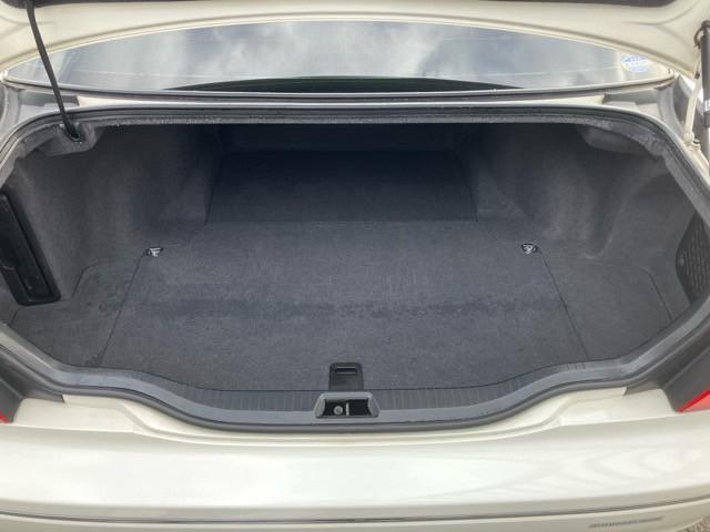 セルシオ Ｃ仕様　ユーザー買取車　メーカー純正ナビ　革シート　エアサス　ＨＩＤヘッドライト　キーレス　クルーズコントロール　純正１６インチアルミ　前席パワーシート　シートヒーター　フォグランプ　ＥＴＣ　取保　スペアキー（15枚目）