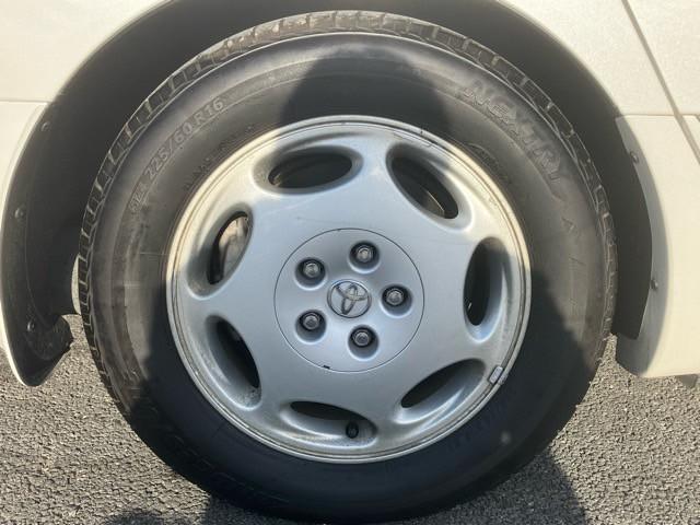 セルシオ Ｃ仕様　ユーザー買取車　メーカー純正ナビ　革シート　エアサス　ＨＩＤヘッドライト　キーレス　クルーズコントロール　純正１６インチアルミ　前席パワーシート　シートヒーター　フォグランプ　ＥＴＣ　取保　スペアキー（33枚目）