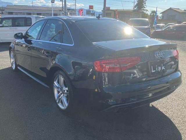 Ａ４ ２．０ＴＦＳＩ　Ｓラインパッケージ　ユーザー買取車　メーカーナビ　バックモニター　フルセグＴＶ　Ｂｌｕｅｔｏｏｔｈ　純正１８インチアルミ　ＨＩＤヘッドライト　パワーシート　シートヒーター　ハーフレザー　取保　スペアキ（7枚目）