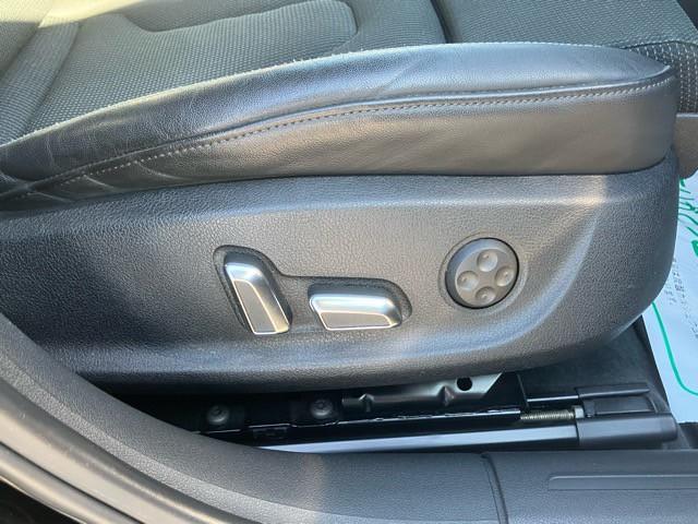 Ａ４ ２．０ＴＦＳＩ　Ｓラインパッケージ　ユーザー買取車　メーカーナビ　バックモニター　フルセグＴＶ　Ｂｌｕｅｔｏｏｔｈ　純正１８インチアルミ　ＨＩＤヘッドライト　パワーシート　シートヒーター　ハーフレザー　取保　スペアキ（28枚目）
