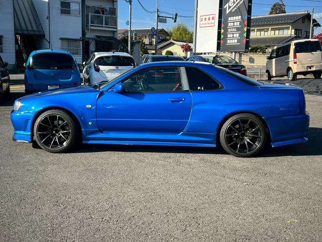 スカイライン ２５ＧＴターボ　フロントリアサイドユーラスエアロ　ＨＫＳ車高調マフラー　ニスモデフ　トラスト製インタークーラーオイルクーラーエアクリ　ナルディステアリング　レカロフルバケ（6枚目）