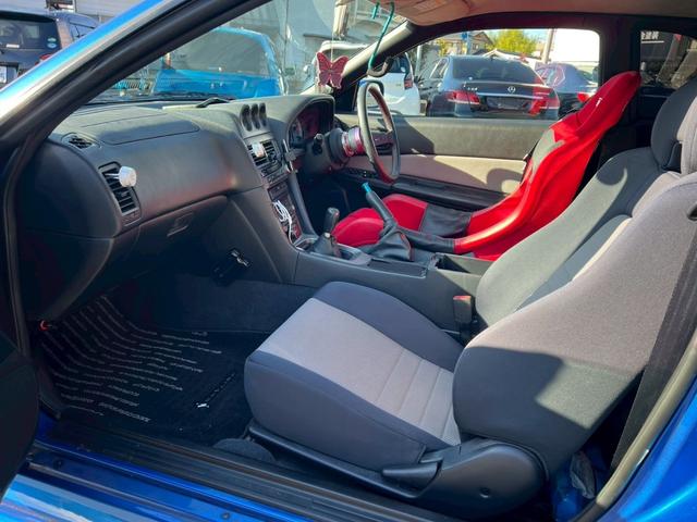 スカイライン ２５ＧＴターボ　フロントリアサイドユーラスエアロ　ＨＫＳ車高調マフラー　ニスモデフ　トラスト製インタークーラーオイルクーラーエアクリ　ナルディステアリング　レカロフルバケ（10枚目）
