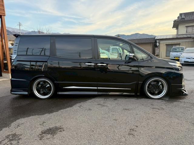 ヴォクシー ＺＳ　煌ＩＩＩ　モデリスタエアロ禁煙車アルパインＢＩＧＸ１０インチナビＷＯＲＫホイールテイン車高調（3枚目）
