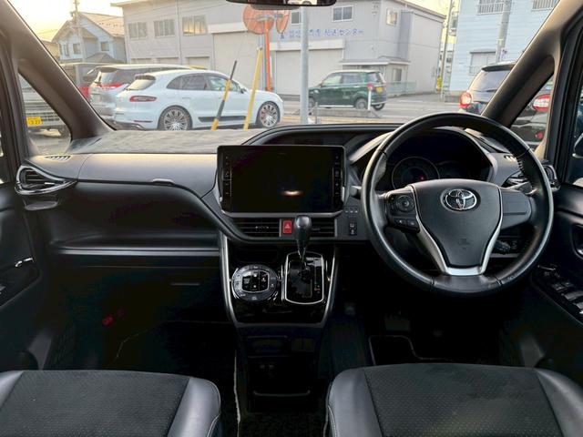 ヴォクシー ＺＳ　煌ＩＩＩ　モデリスタエアロ禁煙車アルパインＢＩＧＸ１０インチナビＷＯＲＫホイールテイン車高調（8枚目）