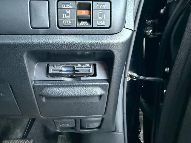 ヴォクシー ＺＳ　煌ＩＩＩ　モデリスタエアロ禁煙車アルパインＢＩＧＸ１０インチナビＷＯＲＫホイールテイン車高調（16枚目）