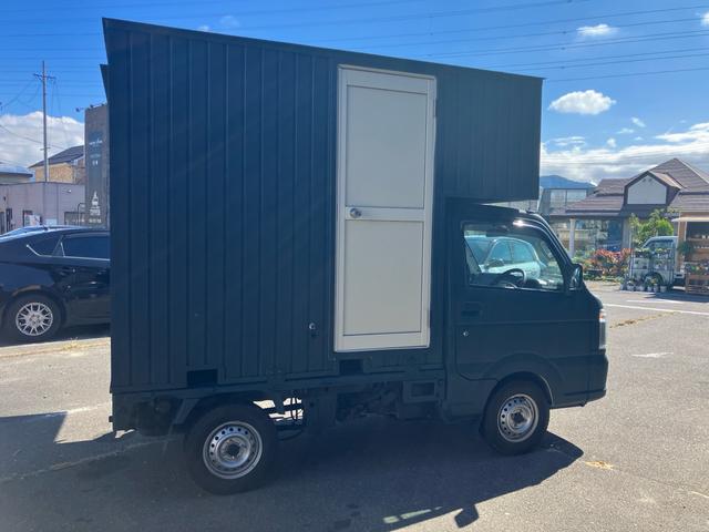 キャリイトラック ＫＣエアコン・パワステ　キッチンカー　オールペイント　外部電源取り込み　コンセント４つ　シンク３つ　走行距離９５，５００ｋｍ　２０Ａ　２００Ｖ　換気扇付き（10枚目）
