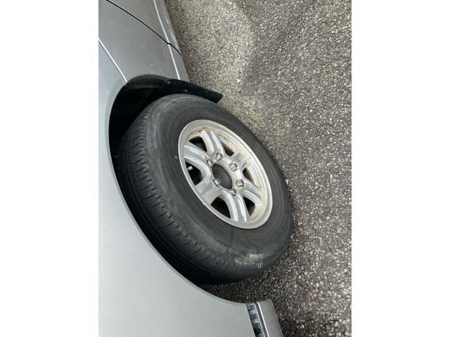 キャラバン 　キャンピングカー　８人乗り　車検整備付　ソーラーパネル　ナビ　バックカメラ　ＴＶ　ＥＴＣ　キーレス　スライドドア（手動）　ＬＥＤヘッドライト　フロントフォグランプ　スタッドレスタイヤ＆アルミホイール有（5枚目）