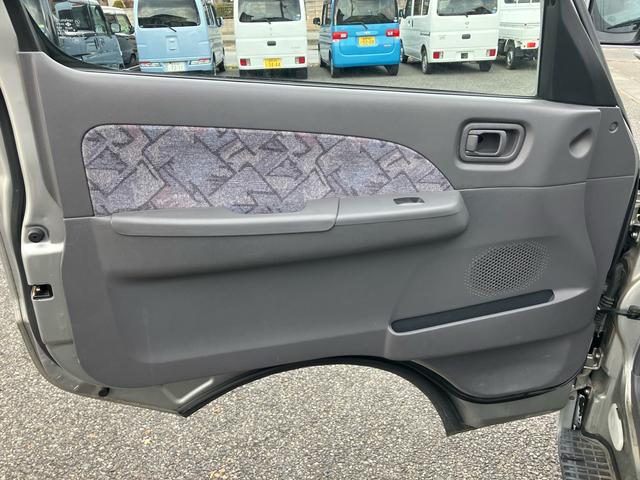 キャラバン 　キャンピングカー　８人乗り　車検整備付　ソーラーパネル　ナビ　バックカメラ　ＴＶ　ＥＴＣ　キーレス　スライドドア（手動）　ＬＥＤヘッドライト　フロントフォグランプ　スタッドレスタイヤ＆アルミホイール有（7枚目）