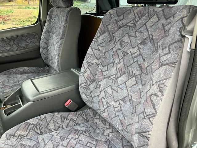 キャラバン 　キャンピングカー　８人乗り　車検整備付　ソーラーパネル　ナビ　バックカメラ　ＴＶ　ＥＴＣ　キーレス　スライドドア（手動）　ＬＥＤヘッドライト　フロントフォグランプ　スタッドレスタイヤ＆アルミホイール有（11枚目）