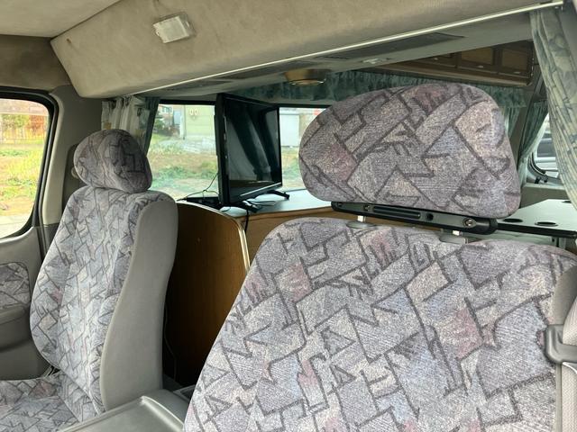 キャラバン 　キャンピングカー　８人乗り　車検整備付　ソーラーパネル　ナビ　バックカメラ　ＴＶ　ＥＴＣ　キーレス　スライドドア（手動）　ＬＥＤヘッドライト　フロントフォグランプ　スタッドレスタイヤ＆アルミホイール有（12枚目）