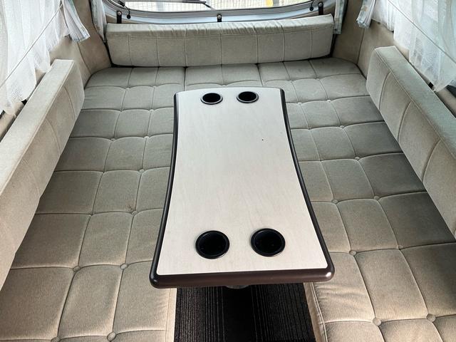 キャラバン 　キャンピングカー　８人乗り　車検整備付　ソーラーパネル　ナビ　バックカメラ　ＴＶ　ＥＴＣ　キーレス　スライドドア（手動）　ＬＥＤヘッドライト　フロントフォグランプ　スタッドレスタイヤ＆アルミホイール有（21枚目）