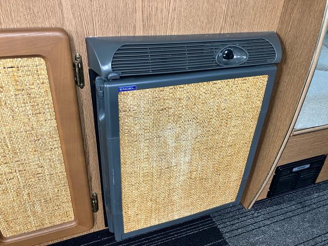 キャラバン 　キャンピングカー　８人乗り　車検整備付　ソーラーパネル　ナビ　バックカメラ　ＴＶ　ＥＴＣ　キーレス　スライドドア（手動）　ＬＥＤヘッドライト　フロントフォグランプ　スタッドレスタイヤ＆アルミホイール有（22枚目）