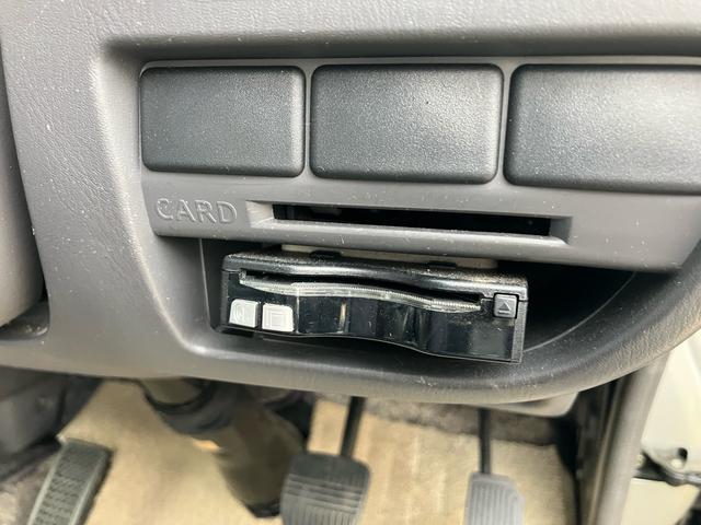 キャラバン 　キャンピングカー　８人乗り　車検整備付　ソーラーパネル　ナビ　バックカメラ　ＴＶ　ＥＴＣ　キーレス　スライドドア（手動）　ＬＥＤヘッドライト　フロントフォグランプ　スタッドレスタイヤ＆アルミホイール有（37枚目）