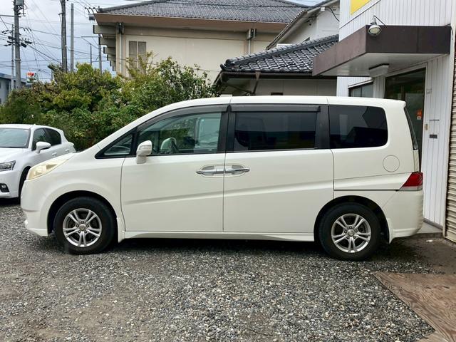 ステップワゴン Ｇ　スタイルエディション　４ＷＤ　両側電動スライドドア　ナビ　バックカメラ（3枚目）