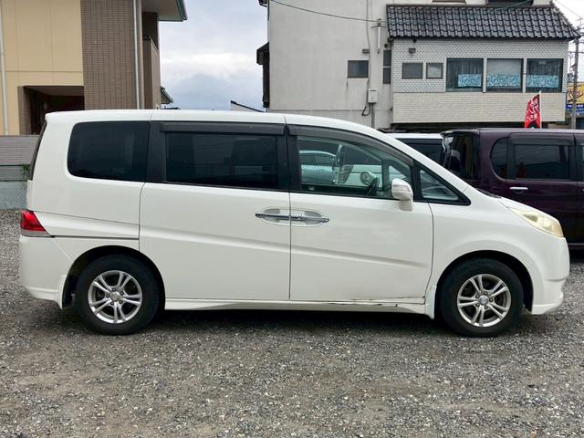ステップワゴン Ｇ　スタイルエディション　４ＷＤ　両側電動スライドドア　ナビ　バックカメラ（4枚目）