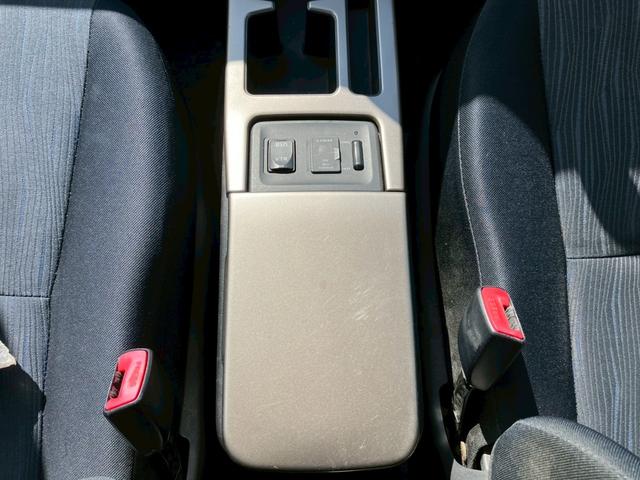 ノア Si 4WD ナビ TV バックカメラ フリップダウンモニター 両側電動スライドドア ドリンククーラー、ヒーター付き(18枚目)