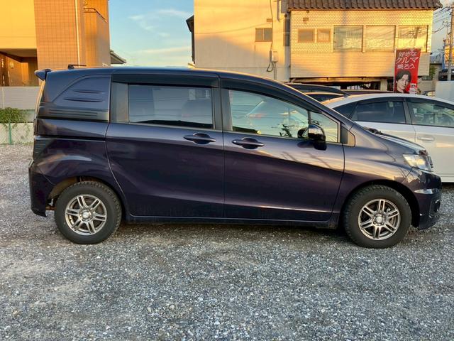 フリードスパイク Ｇ　プレミアムエディション　両側電動スライドドア　ナビ　ＴＶ　バックカメラ　Ｂｌｕｅｔｏｏｔｈ　ＥＴＣ（4枚目）