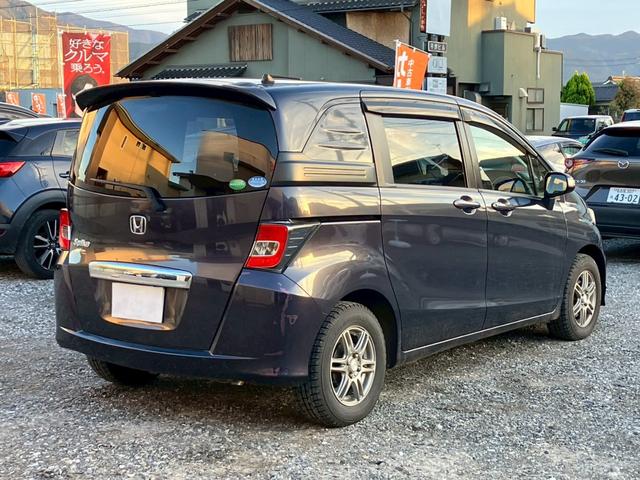 フリードスパイク Ｇ　プレミアムエディション　両側電動スライドドア　ナビ　ＴＶ　バックカメラ　Ｂｌｕｅｔｏｏｔｈ　ＥＴＣ（5枚目）