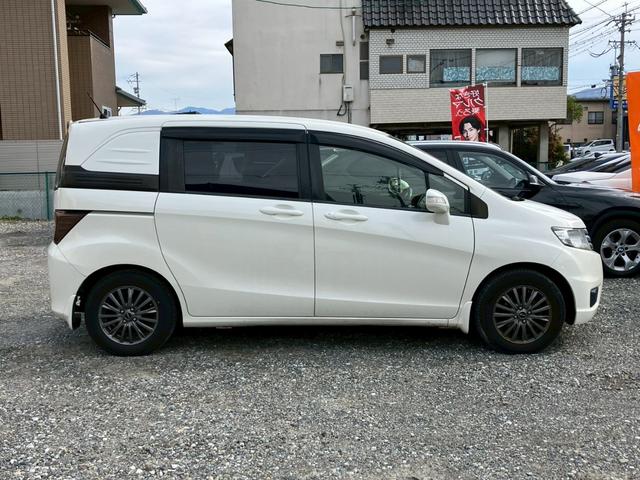 フリードスパイク Ｇ　ジャストセレクション　左電動スライドドア　純正ナビ　ＴＶ　バックカメラ　ＥＴＣ（4枚目）