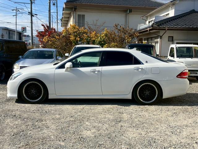 クラウン ２．５ロイヤルサルーン　アニバーサリーＥＤ　ローダウン　本革シート　シートヒーター　クーラー　ナビ　ＴＶ　バックカメラ　クルコン　クリアランスソナー　パワーシート（3枚目）