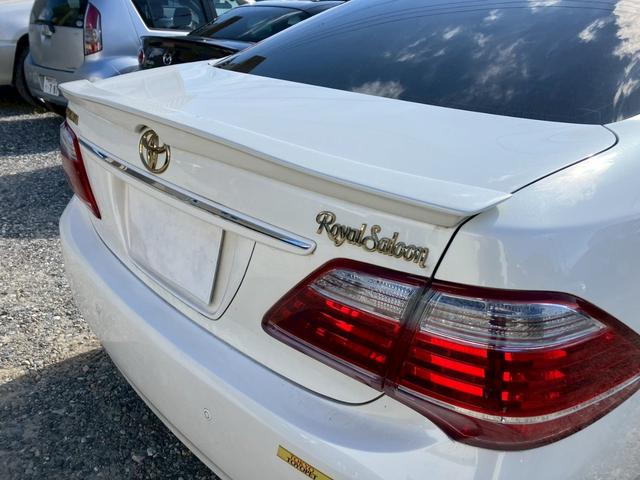 クラウン ２．５ロイヤルサルーン　アニバーサリーＥＤ　ローダウン　本革シート　シートヒーター　クーラー　ナビ　ＴＶ　バックカメラ　クルコン　クリアランスソナー　パワーシート（6枚目）