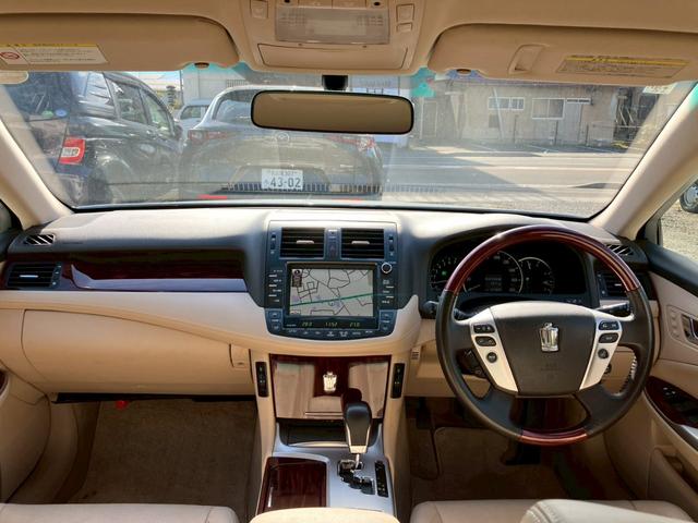 クラウン ２．５ロイヤルサルーン　アニバーサリーＥＤ　ローダウン　本革シート　シートヒーター　クーラー　ナビ　ＴＶ　バックカメラ　クルコン　クリアランスソナー　パワーシート（7枚目）