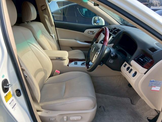 クラウン ２．５ロイヤルサルーン　アニバーサリーＥＤ　ローダウン　本革シート　シートヒーター　クーラー　ナビ　ＴＶ　バックカメラ　クルコン　クリアランスソナー　パワーシート（8枚目）