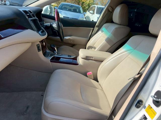 クラウン ２．５ロイヤルサルーン　アニバーサリーＥＤ　ローダウン　本革シート　シートヒーター　クーラー　ナビ　ＴＶ　バックカメラ　クルコン　クリアランスソナー　パワーシート（9枚目）