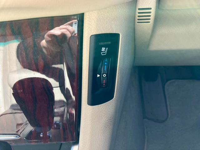 クラウン ２．５ロイヤルサルーン　アニバーサリーＥＤ　ローダウン　本革シート　シートヒーター　クーラー　ナビ　ＴＶ　バックカメラ　クルコン　クリアランスソナー　パワーシート（18枚目）