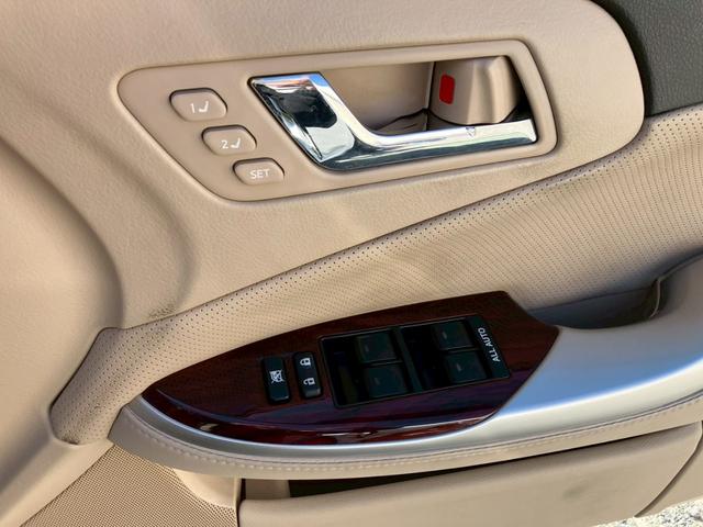 クラウン ２．５ロイヤルサルーン　アニバーサリーＥＤ　ローダウン　本革シート　シートヒーター　クーラー　ナビ　ＴＶ　バックカメラ　クルコン　クリアランスソナー　パワーシート（24枚目）