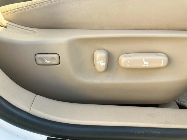 クラウン ２．５ロイヤルサルーン　アニバーサリーＥＤ　ローダウン　本革シート　シートヒーター　クーラー　ナビ　ＴＶ　バックカメラ　クルコン　クリアランスソナー　パワーシート（25枚目）