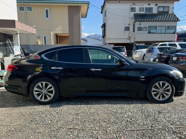 フーガハイブリッド ベースグレード　ナビ　バックカメラ　電動シート　クルコン（4枚目）