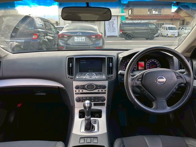 スカイライン ３７０ＧＴ　純正ナビ　サイド　バックカメラ　本革シート　パワーシート　クルコン（5枚目）