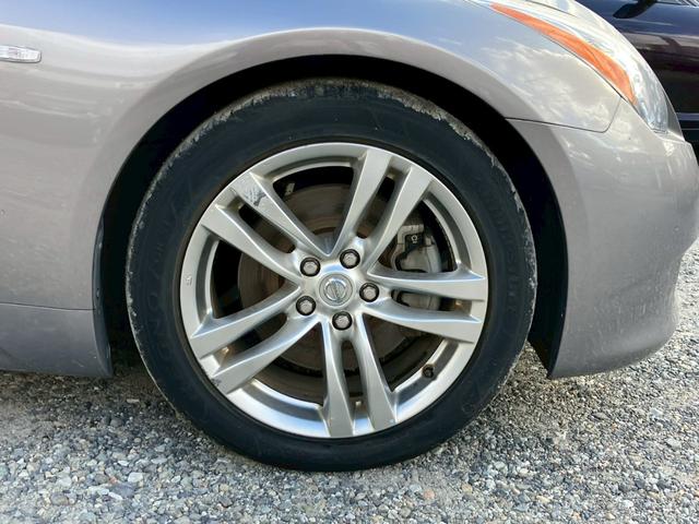 スカイライン ３７０ＧＴ　純正ナビ　サイド　バックカメラ　本革シート　パワーシート　クルコン（24枚目）