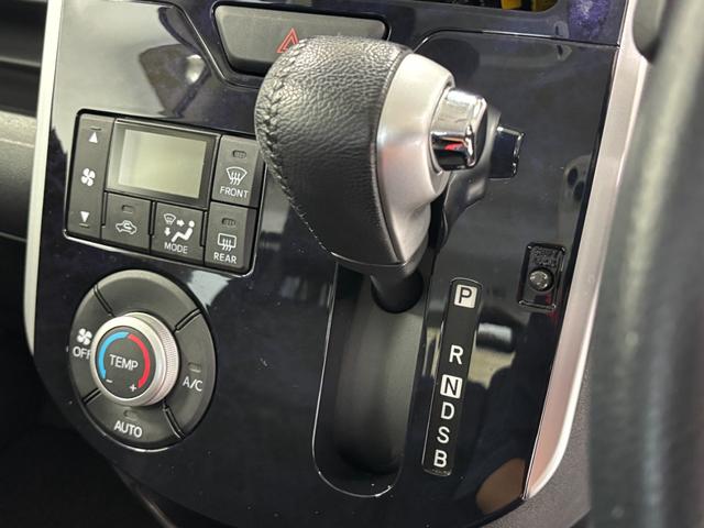 タント カスタムＲＳ　トップエディションＳＡＩＩＩ　オートライト　オートエアコン　ターボエンジン　両側電動スライドドア　ＬＥＤヘッドランプ　ＬＥＤフォグランプ　ＣＶＴ（11枚目）