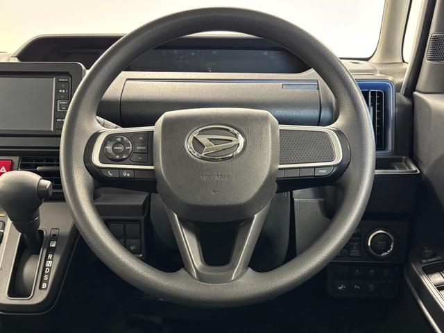 【点検】納車前には小さなクルマを知り尽くしたエキスパートが基本性能に関わる機能や状態を徹底的に点検。消耗部品を交換するなど法定１２ヶ月点検相当の点検・整備を実施しています。