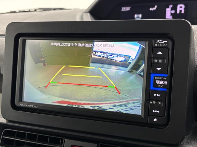 駐車時に便利なバックカメラ付き