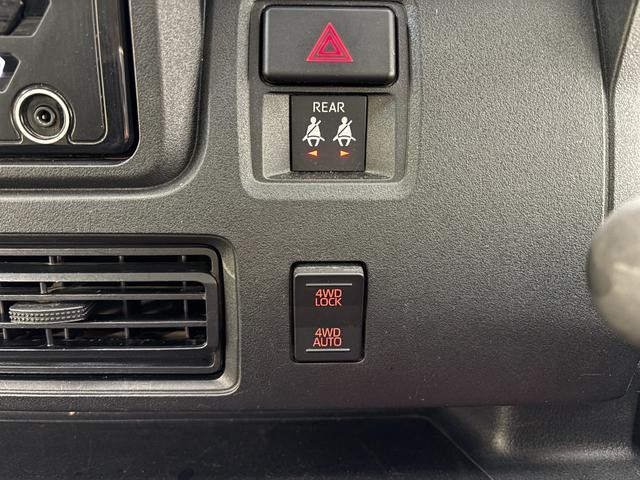 ハイゼットカーゴ クルーズ　防錆塗装済み　ＣＤチューナー　マニュアルエアコン　ＣＶＴ　オートライト　ＬＥＤヘッドランプ　ＬＥＤフォグランプ　大型ＬＥＤ荷室灯　オーバーヘッドシェルフ　電動格納ミラー　キーフリー　スマートアシスト（13枚目）