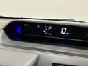 スピードメーターはデジタルメーターです