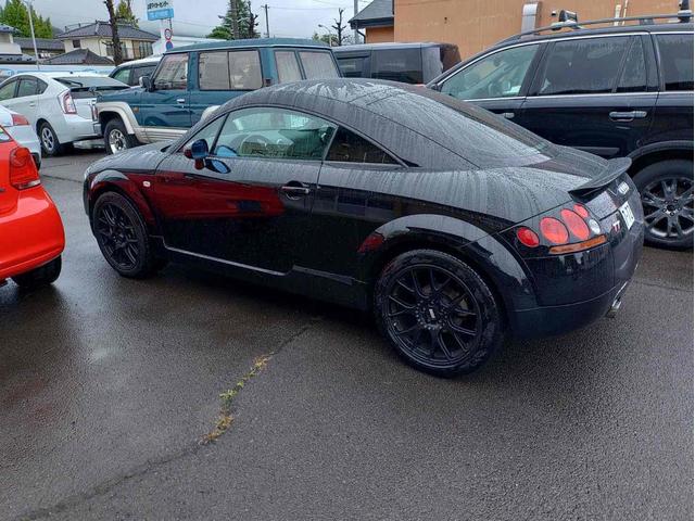 TTクーペ 1.8Tクワトロ 4WD ETC 6MT HID シートヒーター アルミホイール 盗難防止システム 衝突安全ボディ ABS ESC CD エアコン パワーステアリング パワーウィンドウ(4枚目)