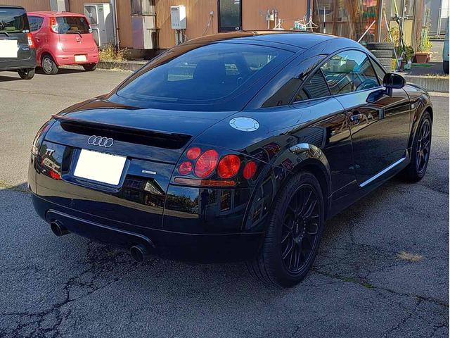 TTクーペ 1.8Tクワトロ 4WD ETC 6MT HID シートヒーター アルミホイール 盗難防止システム 衝突安全ボディ ABS ESC CD エアコン パワーステアリング パワーウィンドウ(5枚目)