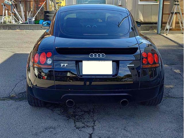 TTクーペ 1.8Tクワトロ 4WD ETC 6MT HID シートヒーター アルミホイール 盗難防止システム 衝突安全ボディ ABS ESC CD エアコン パワーステアリング パワーウィンドウ(9枚目)