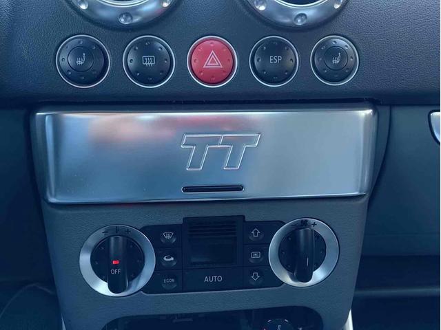 TTクーペ 1.8Tクワトロ 4WD ETC 6MT HID シートヒーター アルミホイール 盗難防止システム 衝突安全ボディ ABS ESC CD エアコン パワーステアリング パワーウィンドウ(15枚目)