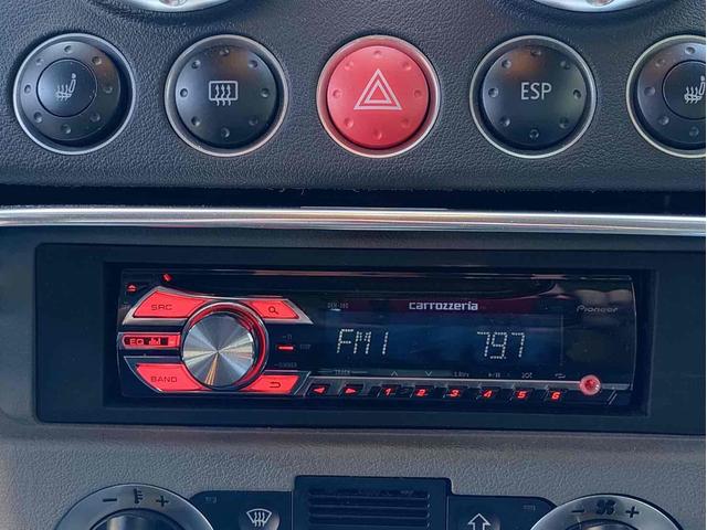 TTクーペ 1.8Tクワトロ 4WD ETC 6MT HID シートヒーター アルミホイール 盗難防止システム 衝突安全ボディ ABS ESC CD エアコン パワーステアリング パワーウィンドウ(16枚目)