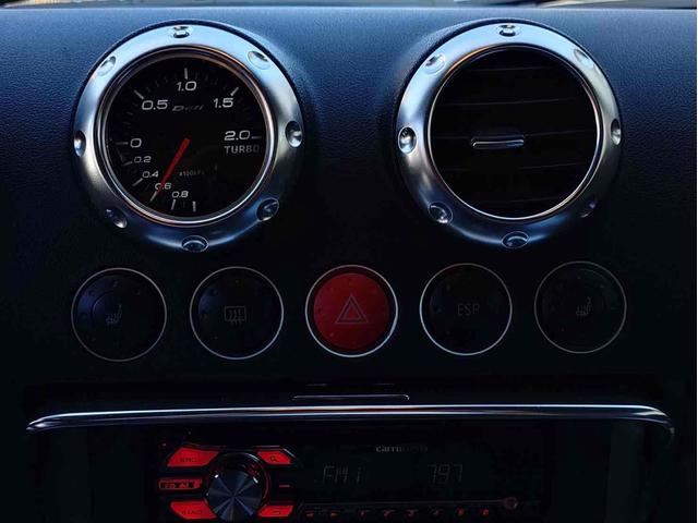 TTクーペ 1.8Tクワトロ 4WD ETC 6MT HID シートヒーター アルミホイール 盗難防止システム 衝突安全ボディ ABS ESC CD エアコン パワーステアリング パワーウィンドウ(17枚目)