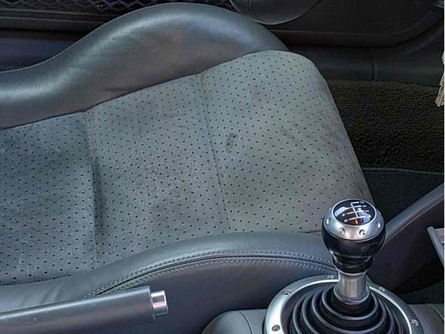 TTクーペ 1.8Tクワトロ 4WD ETC 6MT HID シートヒーター アルミホイール 盗難防止システム 衝突安全ボディ ABS ESC CD エアコン パワーステアリング パワーウィンドウ(19枚目)