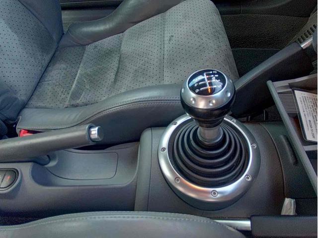 TTクーペ 1.8Tクワトロ 4WD ETC 6MT HID シートヒーター アルミホイール 盗難防止システム 衝突安全ボディ ABS ESC CD エアコン パワーステアリング パワーウィンドウ(33枚目)