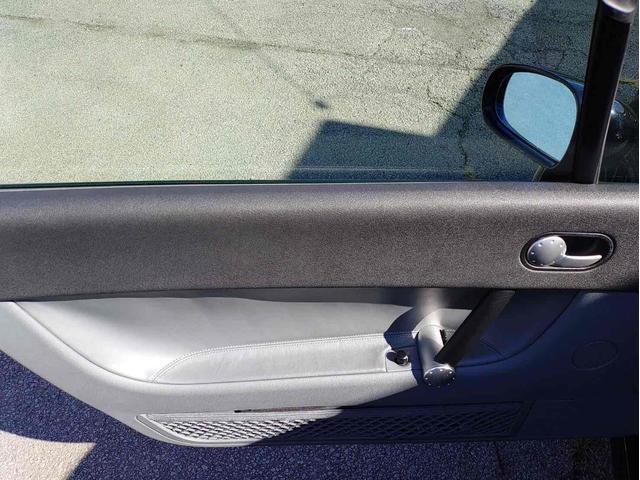 TTクーペ 1.8Tクワトロ 4WD ETC 6MT HID シートヒーター アルミホイール 盗難防止システム 衝突安全ボディ ABS ESC CD エアコン パワーステアリング パワーウィンドウ(39枚目)