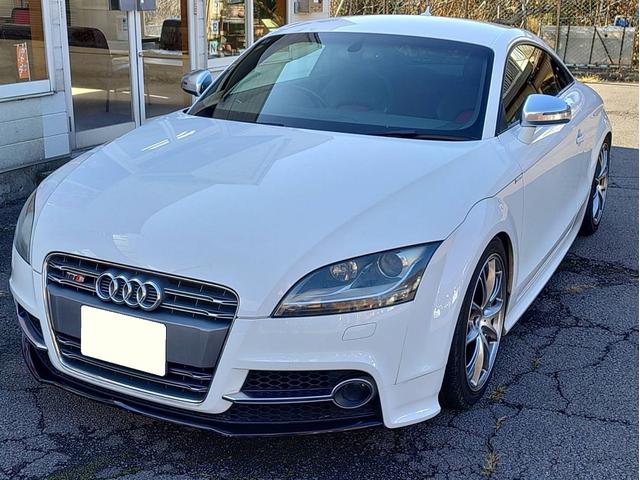 TTSクーペ ベースグレード 4WD ディーラー車 右H Bluetooth対応 ETC 黒/赤レザーシート バックカメラ マニュアルモード付AT 横滑り防止機能 シートエアコン ナビ フルセグTV ターボ CD/DVD再生機能(2枚目)