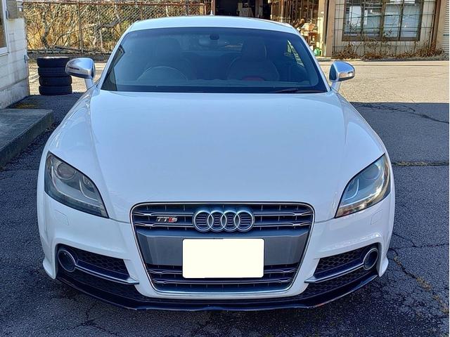 TTSクーペ ベースグレード 4WD ディーラー車 右H Bluetooth対応 ETC 黒/赤レザーシート バックカメラ マニュアルモード付AT 横滑り防止機能 シートエアコン ナビ フルセグTV ターボ CD/DVD再生機能(3枚目)